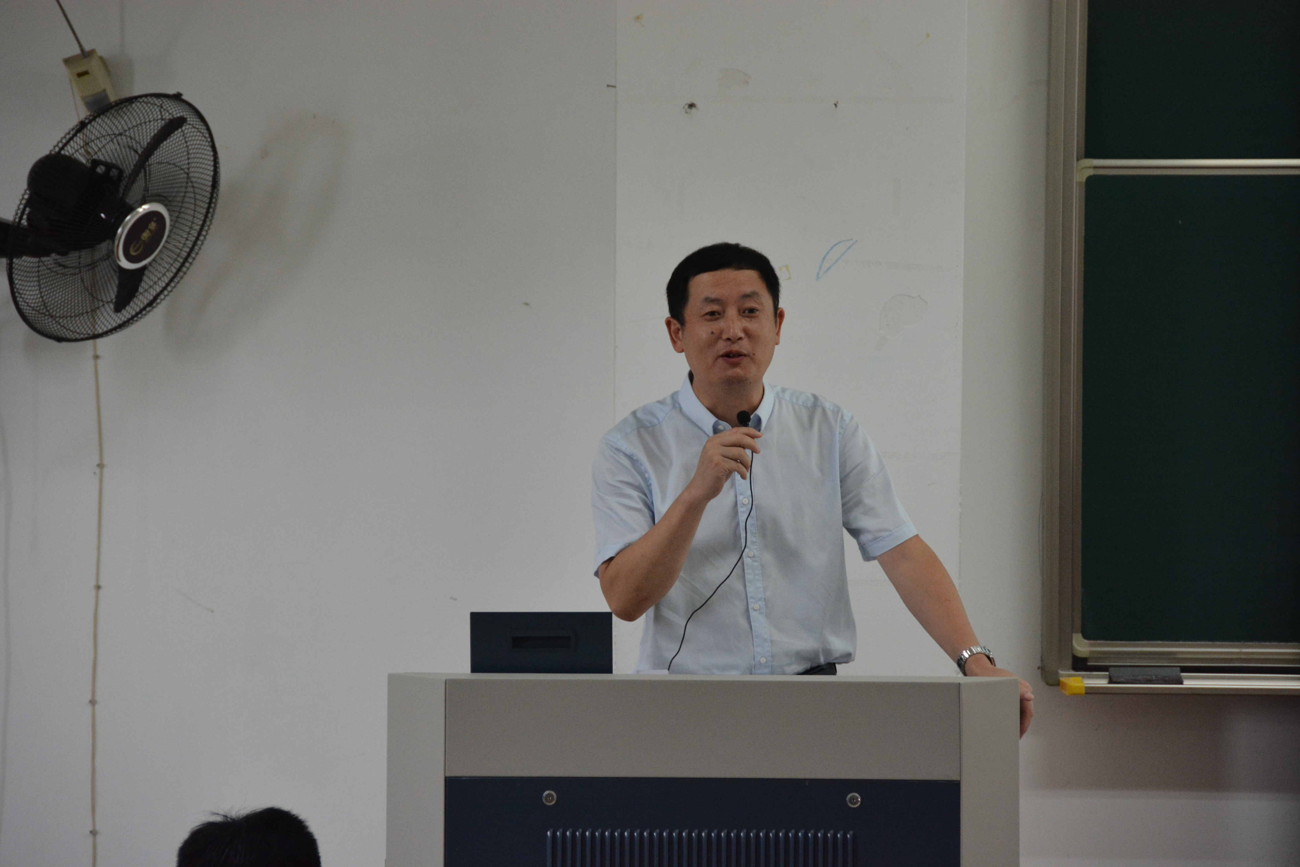 公司举行2015级本科新生开学典礼