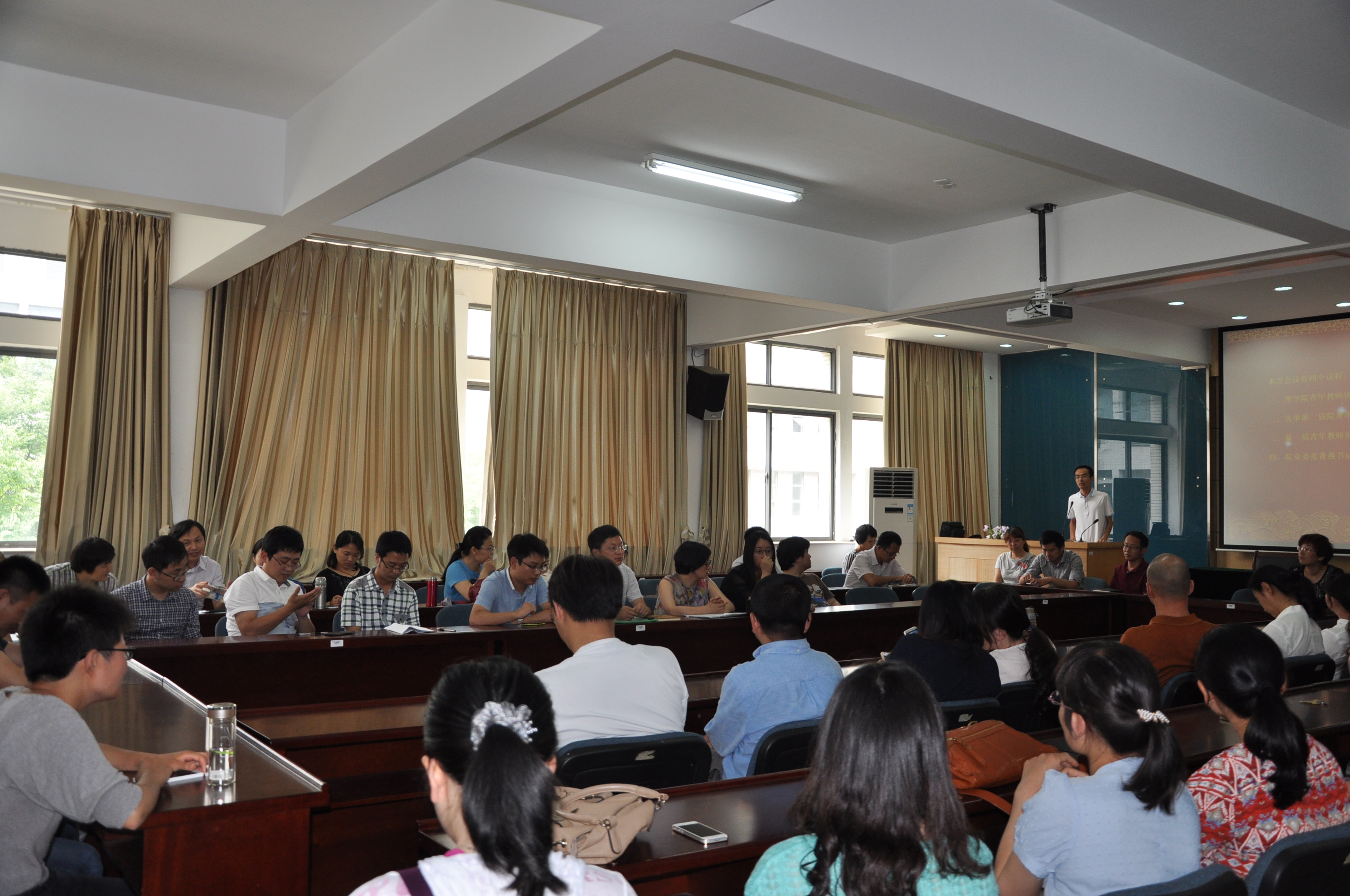 公司召开青年教师协会换届大会