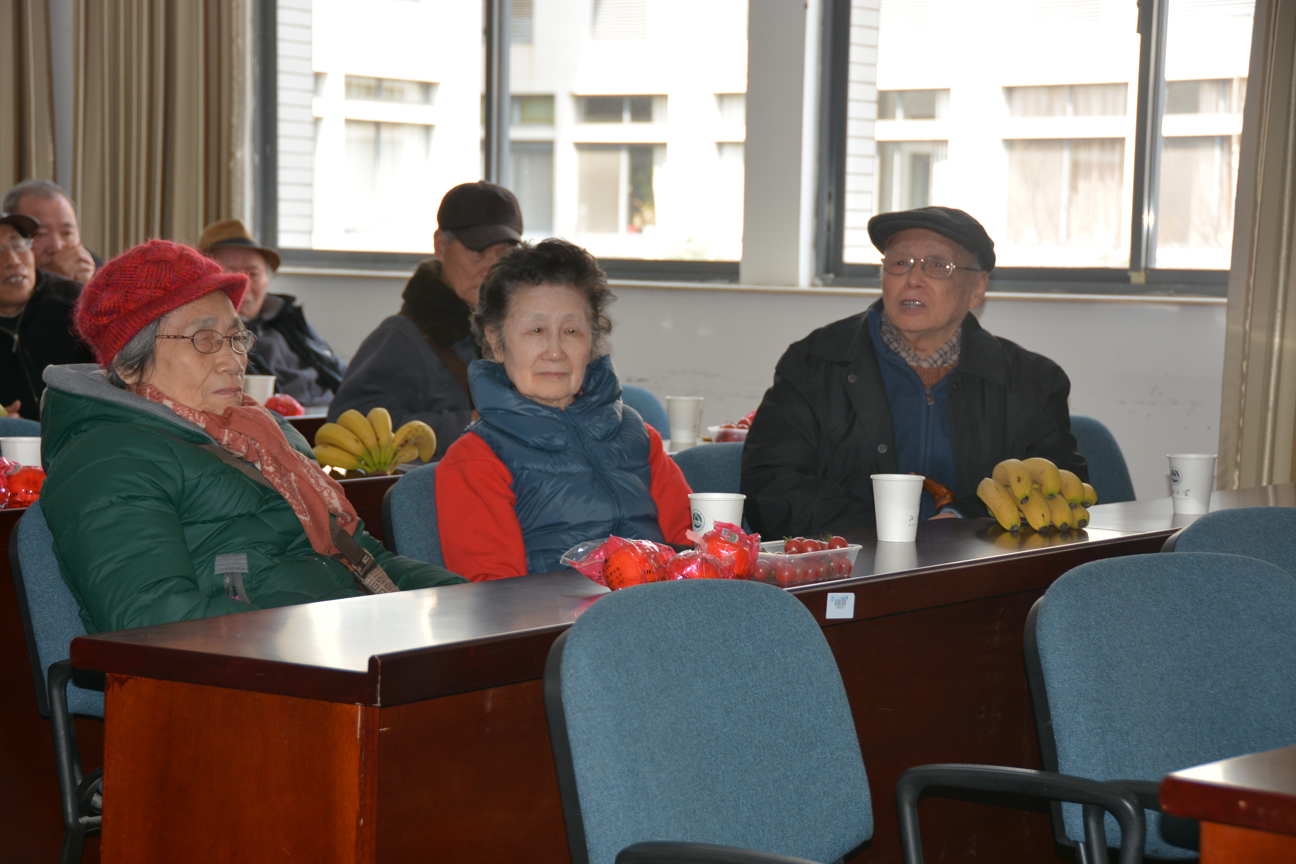 公司召开离退休教师座谈会