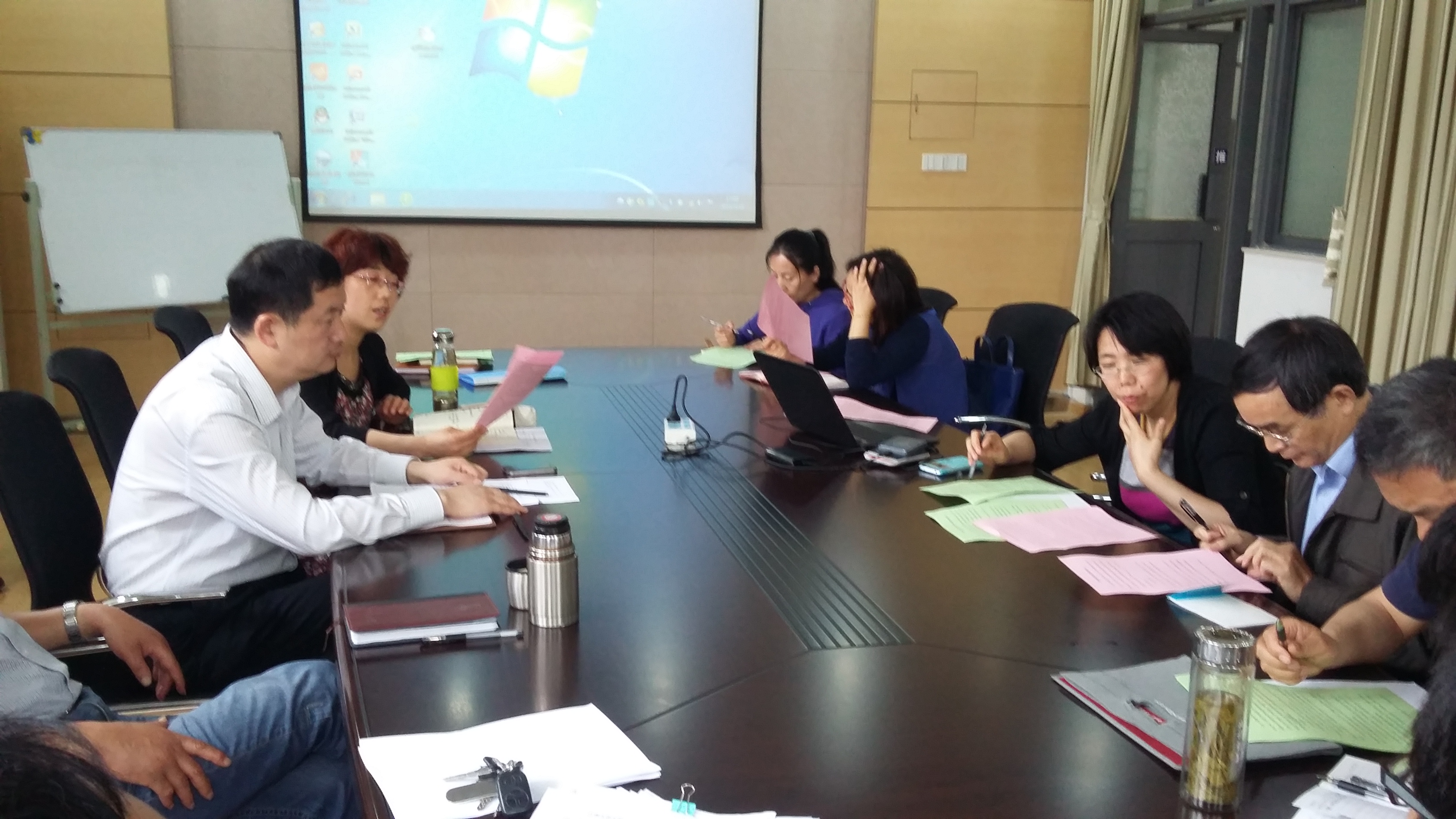 公司召开中层干部会议部署近期重点工作