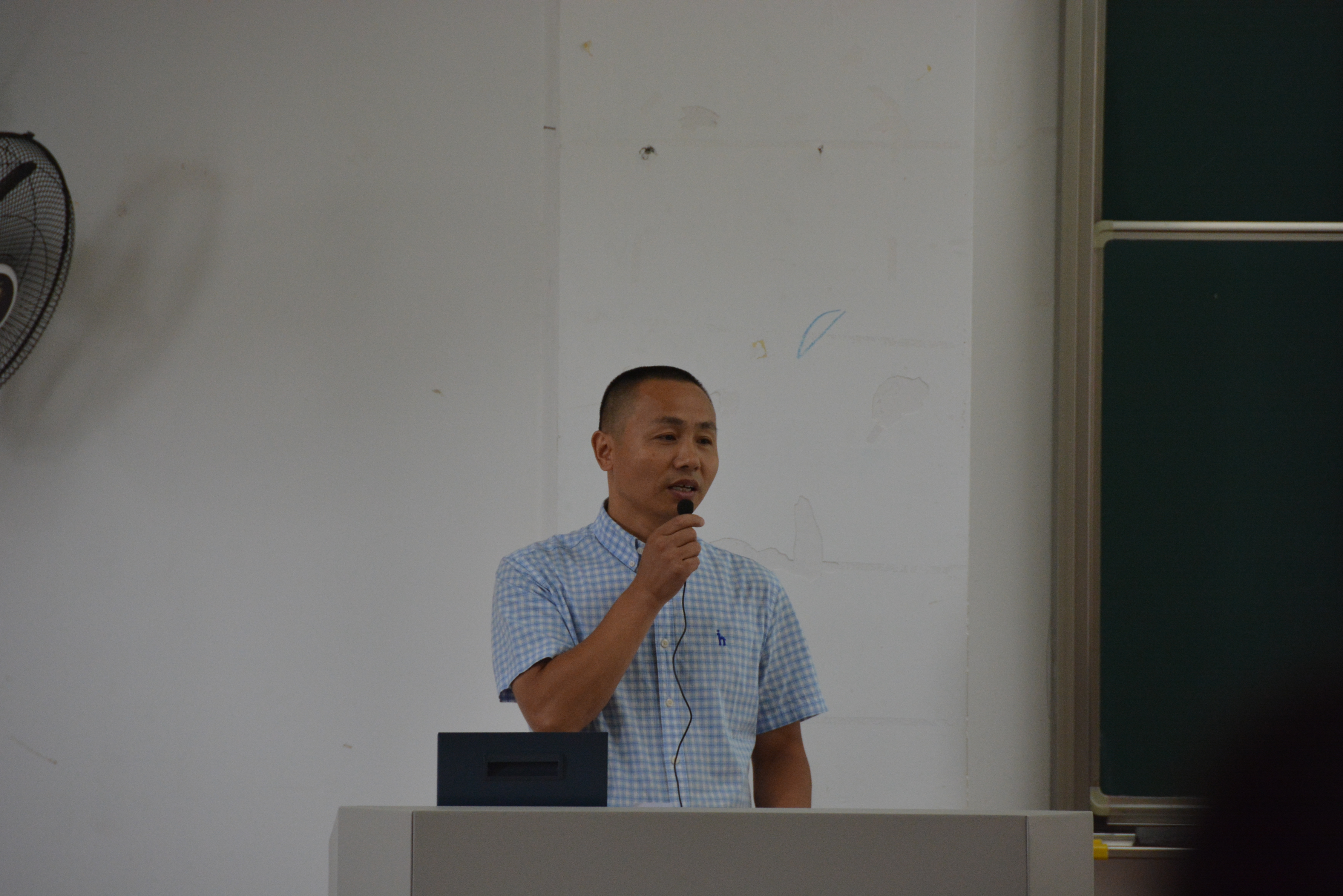 公司举行2015级本科新生开学典礼