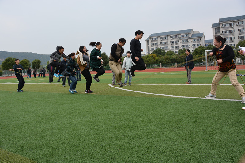 公司举行教职工趣味运动会