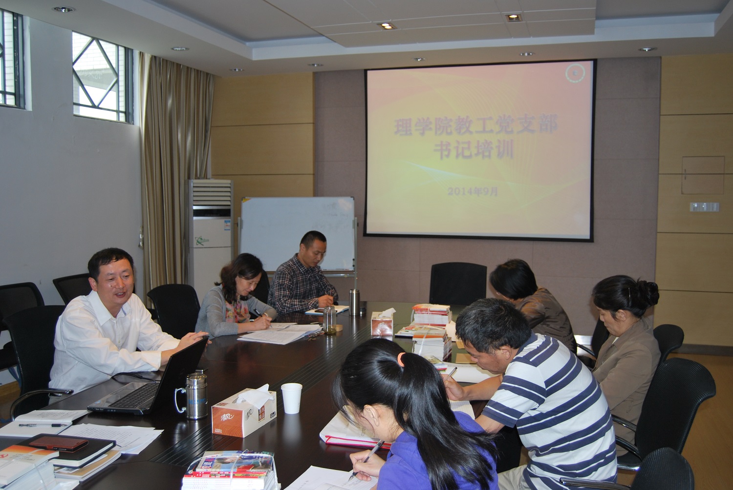 公司举行新一届教工党支部书记培训