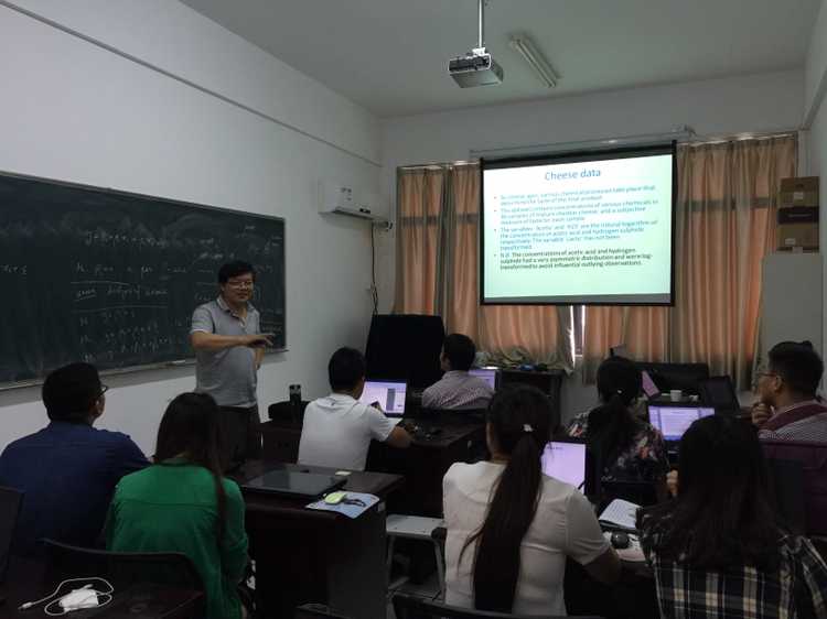英国纽卡斯尔大学史建清教授应邀来公司作系列报告