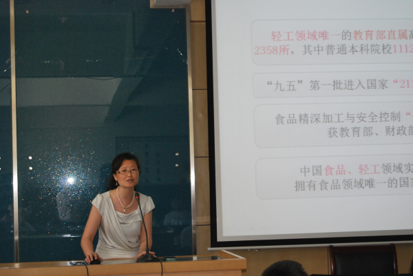 公司光科2004届员工回访母校