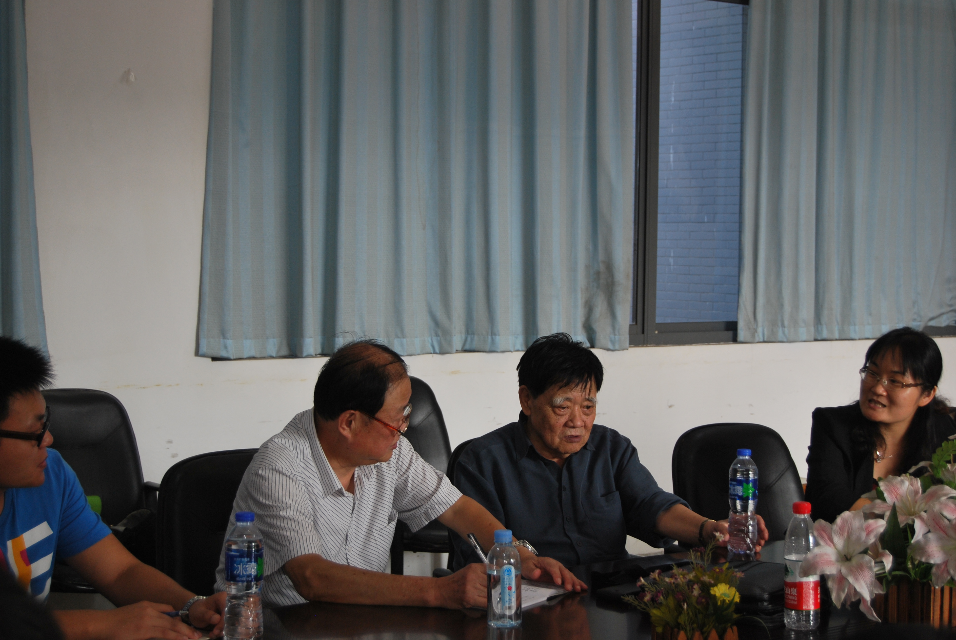 师生交谈互学互助，党团建设共促共进——公司召开2011级员工党团共建座谈会