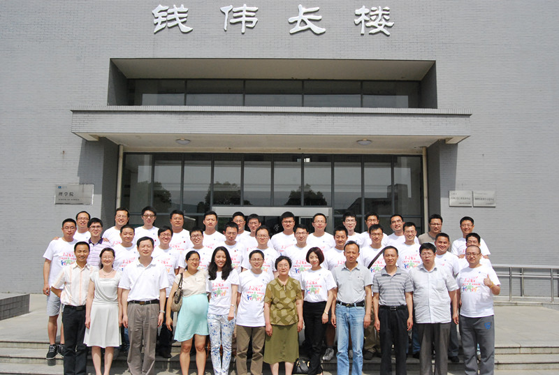 公司光科2004届员工回访母校